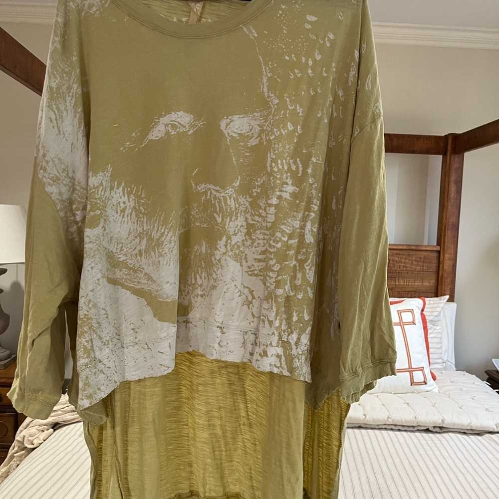 Magnolia pearl tee